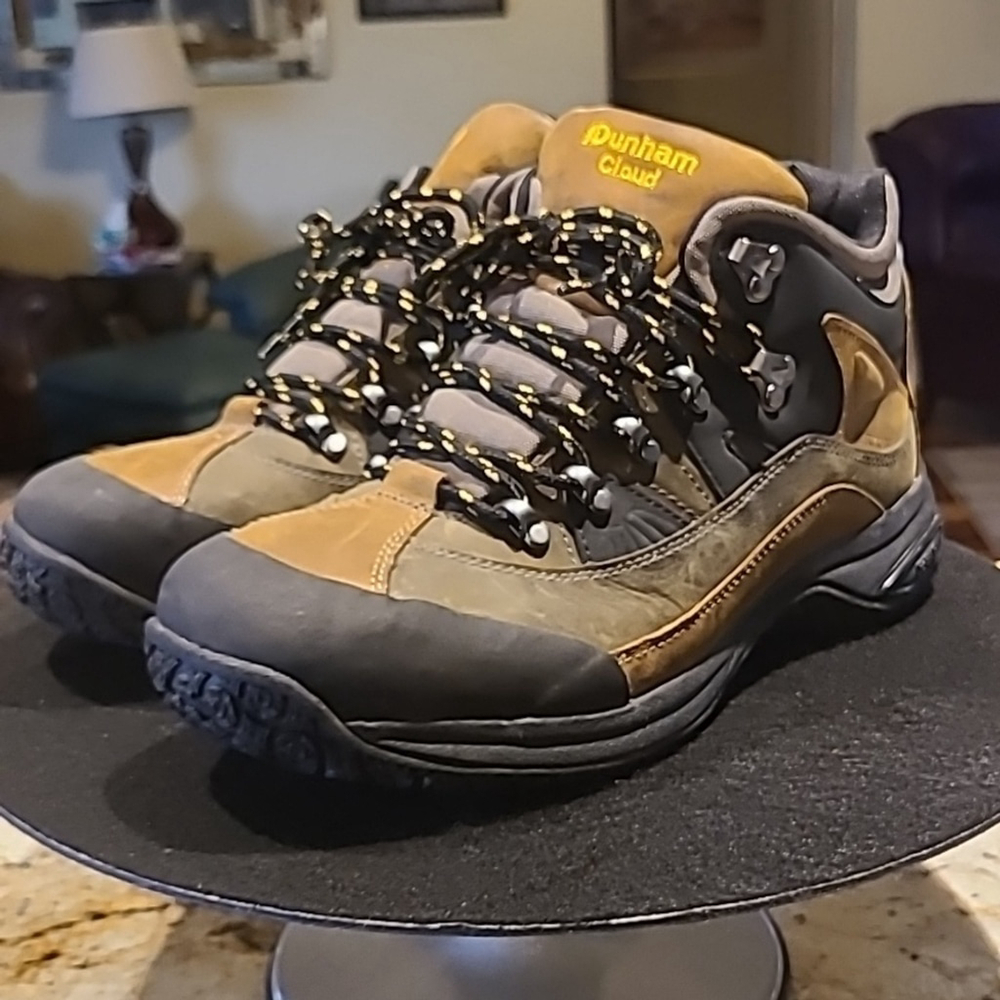 Dunham Cloud leather waterproof hiking boots men's sz 9. (#1017)